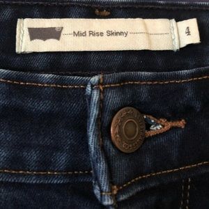 Levi’s Mid-rise Skinny Jeans